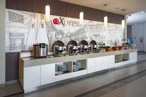 Η κουζίνα ή μικρή κουζίνα στο Amaris Hotel Sriwedari Solo