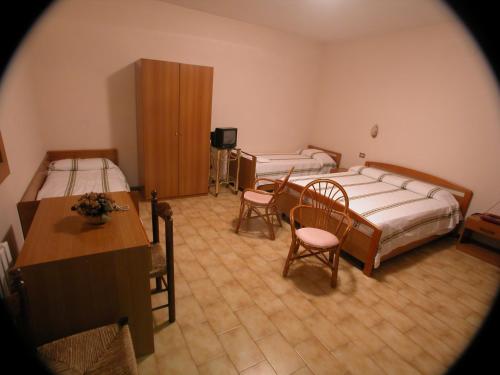 Postel nebo postele na pokoji v ubytování Albergo-Ristorante"Parco alle Noci"tra la Cascata delle Marmore,Labro e valle Santa di S Francesco