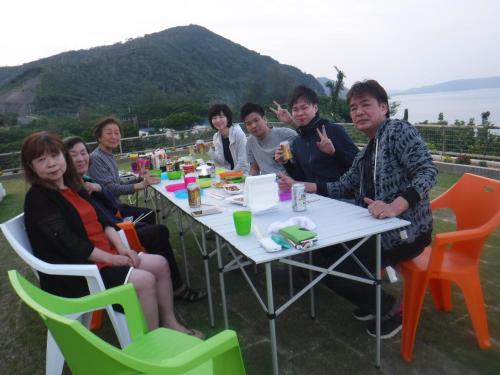a group of people sitting at a table at Sol e Mar in Tatsugo