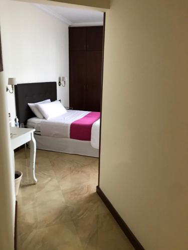 a view of a bedroom with a bed and a mirror at Il Sogno di Gio de la Laguna in La Laguna