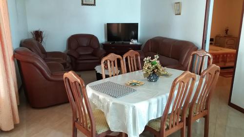 Posezení v ubytování Trochetia villa