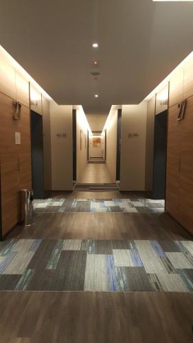 a hallway in a building with a hallwayngth at Shama Suasana Johor Bahru Formerly known as Suasana All Suites Hotels Johor Bahru in Johor Bahru