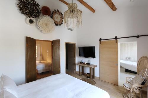 Un ou plusieurs lits dans un hébergement de l'établissement Hôtel Le Saint Remy & Spa