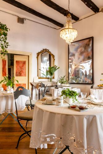 B&B dei Papi Boutique Hotelにあるレストランまたは飲食店