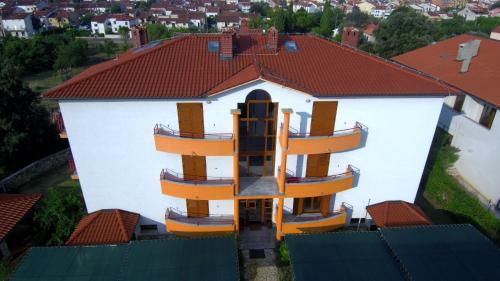 an aerial view of a white house with red roof at Apartments Ana Wellness L in Rovinj