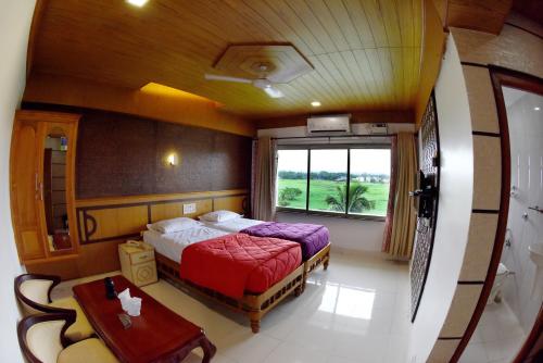 Hotel Sharada Internationalにあるベッド
