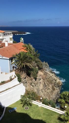 a view of a house and the ocean at Mirador Playa San Marcos in Icod de los Vinos