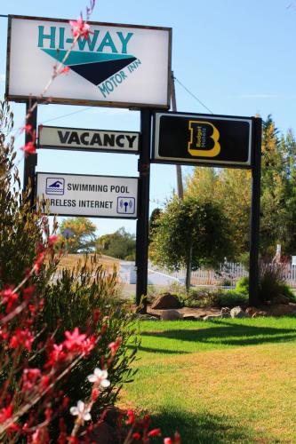 a sign for a vaasy sign in a yard at Hi Way Motor Inn in Yass