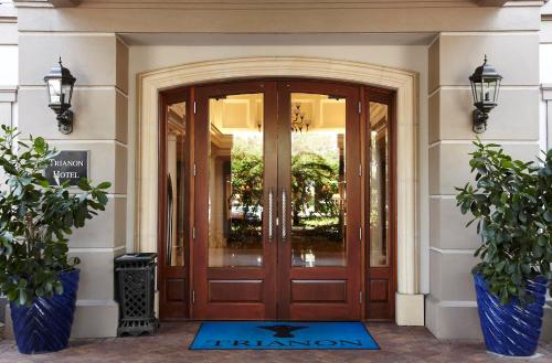 Η πρόσοψη ή η είσοδος του Trianon Bonita Bay Hotel