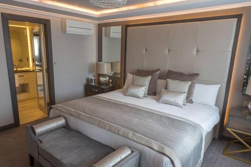 Ένα ή περισσότερα κρεβάτια σε δωμάτιο στο Riverside Lodge Hotel