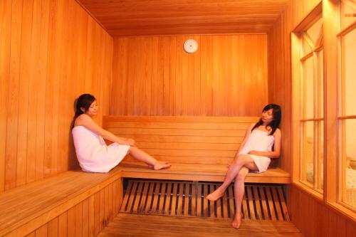 two women are sitting in a sauna at Life Leisure Resort in Guanxi