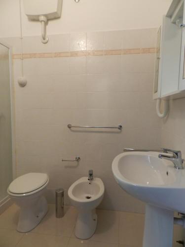 a bathroom with a toilet and a sink at Hotel Air Palace Lingotto in Turin