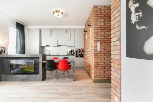 Modern Apartment Poznań Dąbrowskiegoにあるキッチンまたは簡易キッチン