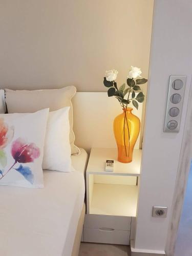 Postel nebo postele na pokoji v ubytování Core Luxury Suites