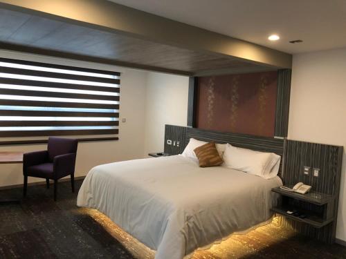 Postel nebo postele na pokoji v ubytování Kaia Suites
