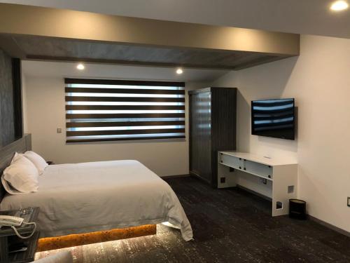 Postel nebo postele na pokoji v ubytování Kaia Suites