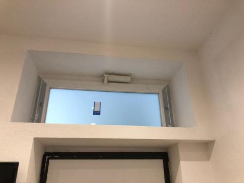a window above a door in a room at Casa Vacanze Riva Destra in Ischia