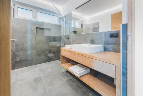 a bathroom with a sink and a shower at Sinnergut in Nalles