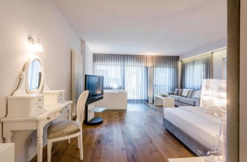 Ένα ή περισσότερα κρεβάτια σε δωμάτιο στο Hotel Ansitz Plantiz