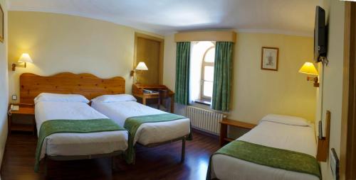 Letto o letti in una camera di Hotel Vall de Núria