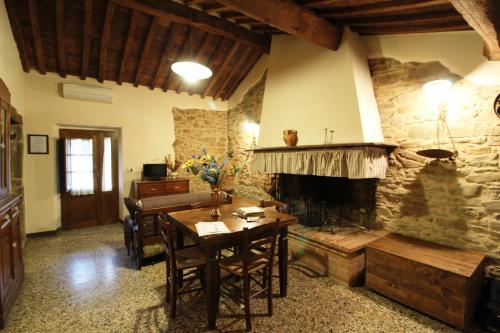 a living room with a table and a fireplace at Agriturismo Le Calle in Cinigiano