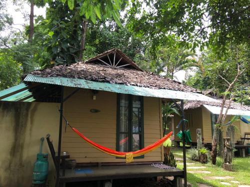 Κήπος έξω από το Bannamhoo Bungalows