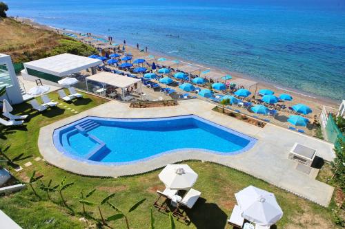 Widok na basen w obiekcie Hellas Beach Hotel lub jego pobliżu