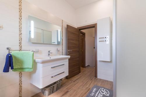 Ένα μπάνιο στο Villa Erica