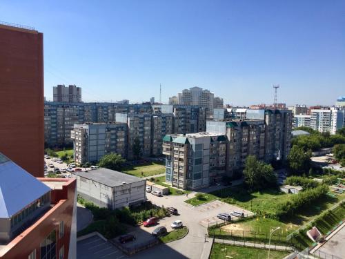 ノヴォシビルスクにある2-Bedroom Budget Flat in Gorskyの高層建築物の空中景観