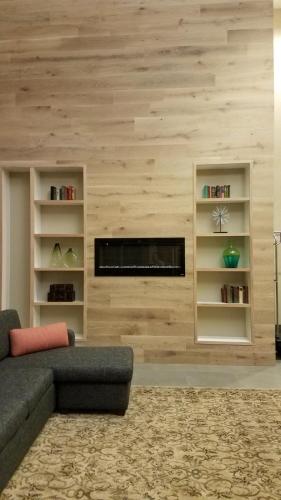 Гостиная зона в Country Inn & Suites by Radisson, Green Bay East, WI