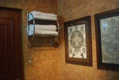 a bathroom with a mirror and a pile of towels at Black Shark Apartments in Lima