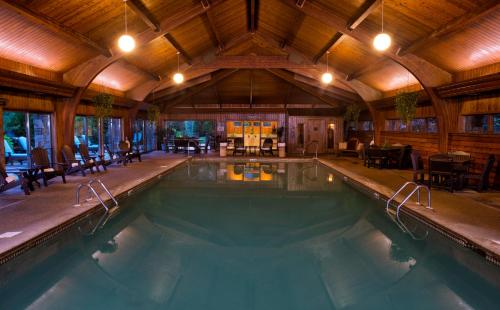 Bazén v ubytování Chetola Resort nebo v jeho okolí