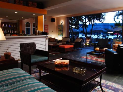 a living room with a couch and a table at Hotel Itapemar - Ilhabela in Ilhabela