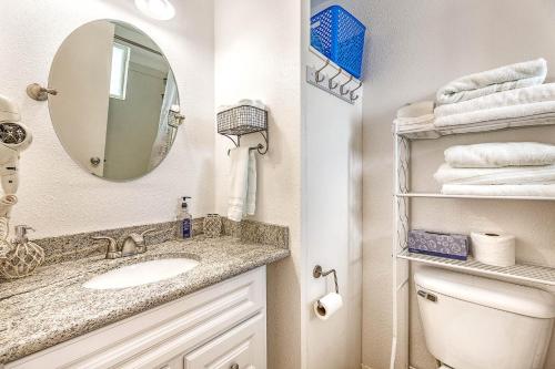 Phòng tắm tại Sandy Days Condo