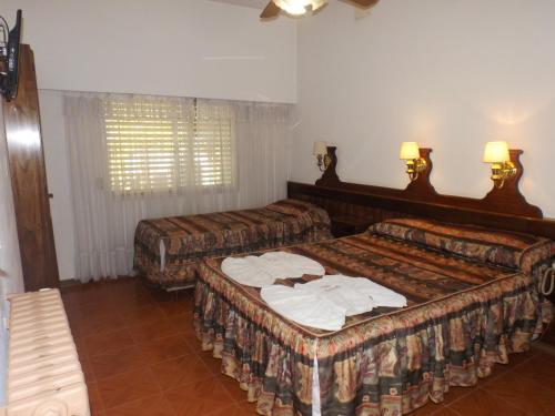 Vuode tai vuoteita majoituspaikassa Hotel Alemán