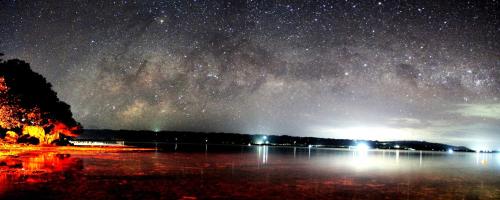 a night view of the milky way over a lake at Rene's Diverslounge Resort in Calape