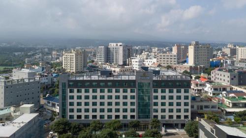 Γενική άποψη της πόλης Σεογκουίπο ή θέα της πόλης από  αυτό το ξενοδοχείο