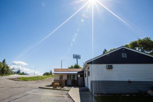 a building with the sun shining behind it at Grandview Motel in Kamloops