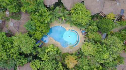 Bazén v ubytování Phu Pha Aonang Resort & Spa nebo v jeho okolí