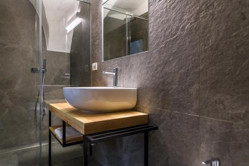 a bathroom with a sink and a shower at Casa Kaki in Malcesine