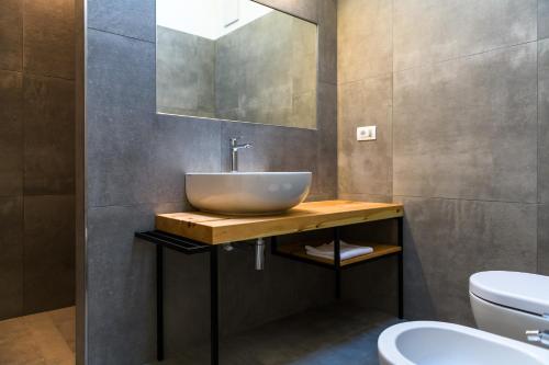 a bathroom with a sink and a mirror at Casa Kaki in Malcesine