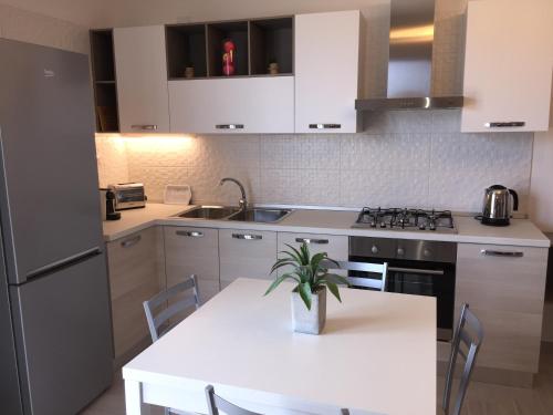 Dapur atau dapur kecil di Le Domus Modern Apartments Cagliari