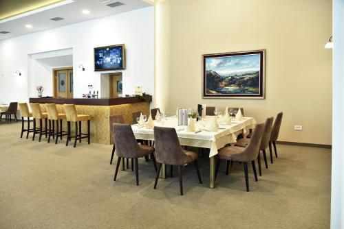 Μια τηλεόραση ή/και κέντρο ψυχαγωγίας στο Miznah Hotels & Resorts