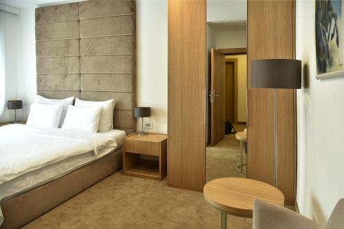 Postel nebo postele na pokoji v ubytování Miznah Hotels & Resorts