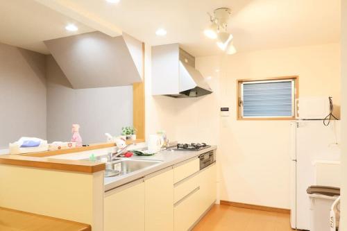 Köök või kööginurk majutusasutuses Tokaichi inn 一軒家貸切
