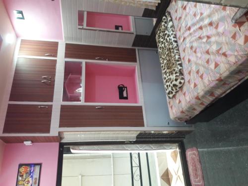 Ένα ή περισσότερα κρεβάτια σε δωμάτιο στο Rks Homestay