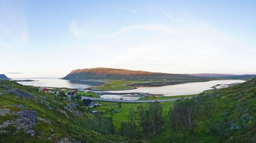 a view of a lake from a hill at Rivdnji Holiday Home Smørfjord in Russenes