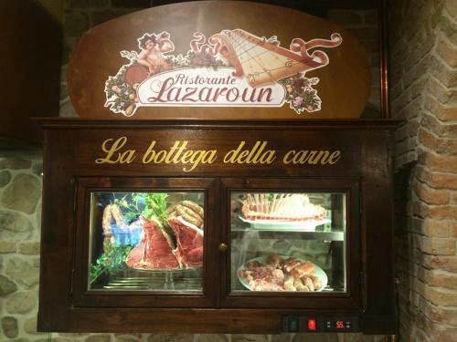 a display case with food inside of a restaurant at Residenza i Platani in Santarcangelo di Romagna