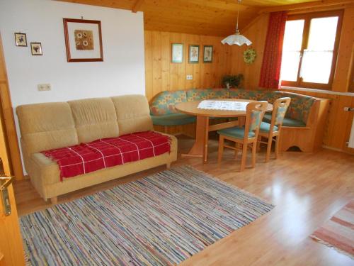 a living room with a couch and a table at Ferienwohnung Schmiedbauer in Gosau