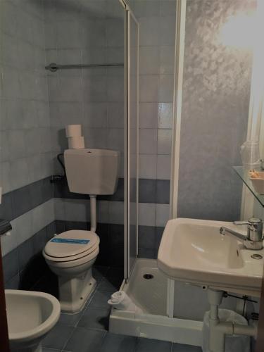 Un baño de Hotel Scandinavia